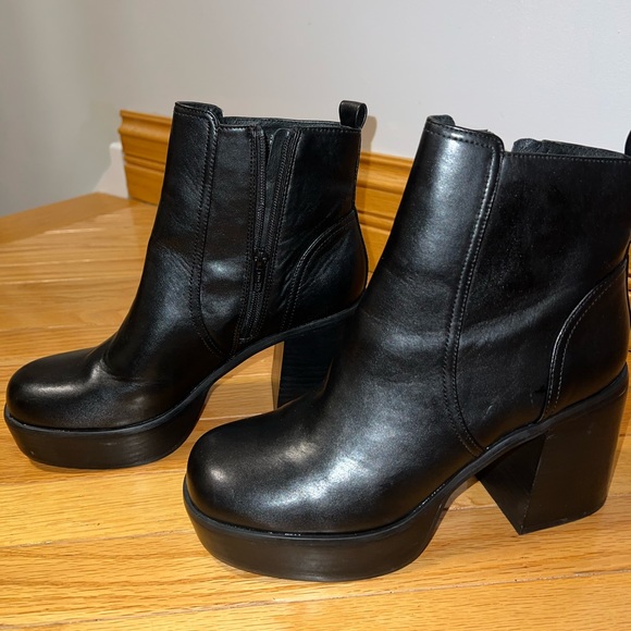 BRAND NEW Top shop black leather booties - Picture 2 of 4